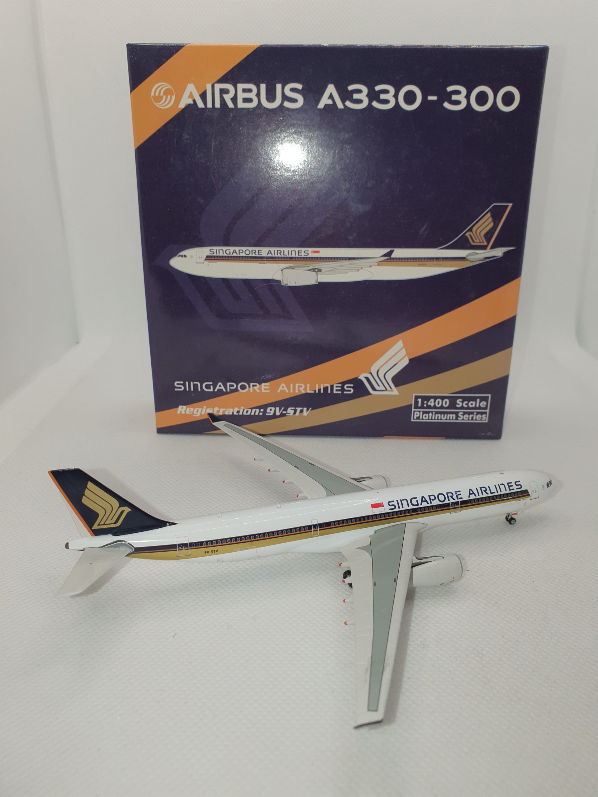 豪華な ➀ 400 シンガポール航空 AIRBUS A330-300 9V-STU