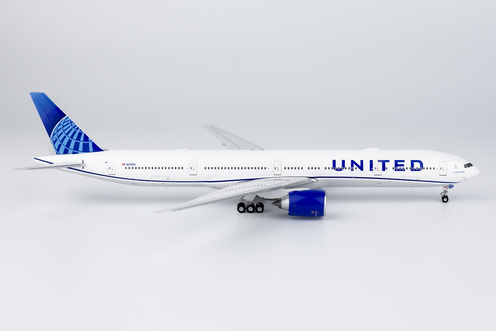 NG Models 1:400 United Airlines N2352U Boeing 777-300 