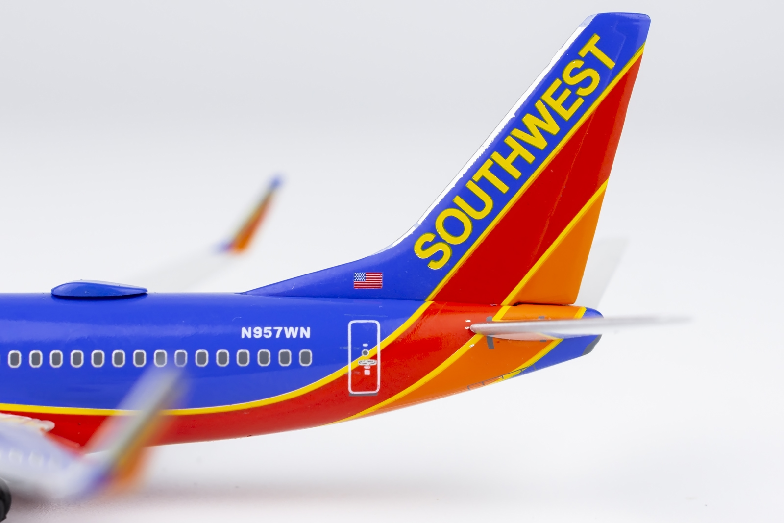 NG Models 1:400 Southwest Airlines N957WN Boeing 737-700W 